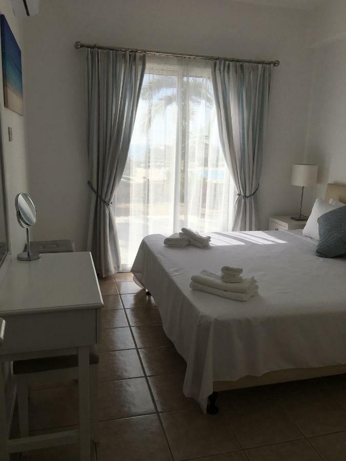 Kings Palace - Fabulous Pool-Side 2 Bed Apartment Paphos Exterior photo